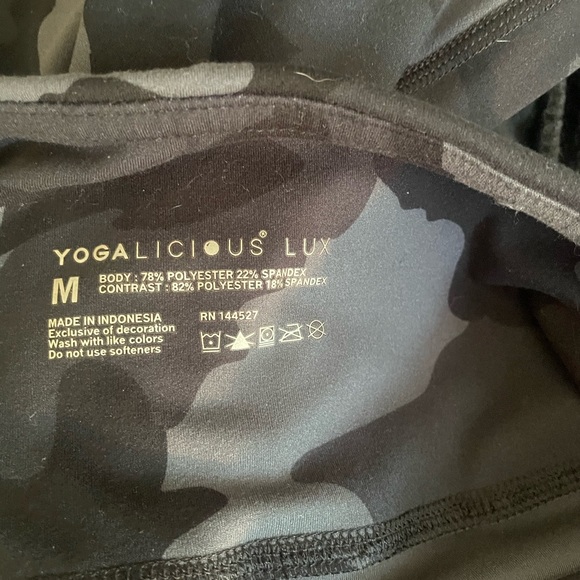 Yogalicious luxe NEW camo blue/black leggings size medium - Picture 7 of 7